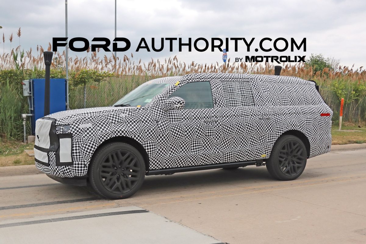 Lincoln Navigator Refresh Spotted With NautilusLike Styling
