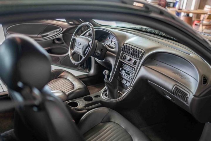 15K-Mile 2001 Ford Mustang Bullitt - Interior 001