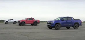 Ford Ranger Raptor vs Toyota Hilux GR vs Volkswagen Amarok Pan Americana Drag Race - Exterior 001 - Front Three Quarters