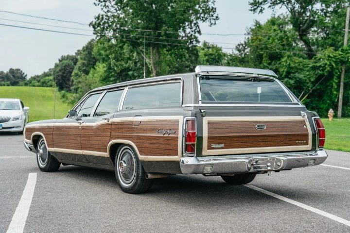 1969 Ford LTD Country Squire With 55K Miles - Exterior 002 - Rear Three Quarters