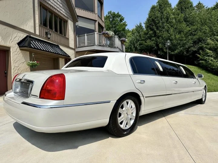 2006 Lincoln Town Car Limousine With 9K Miles - Exterior 002 - Rear Three Quarters