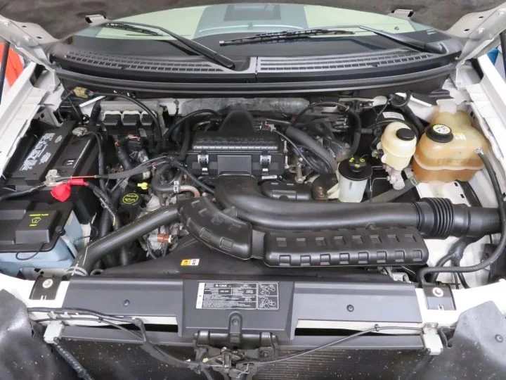 2007 LIncoln Mark LT With 57K Miles - Engine Bay 001
