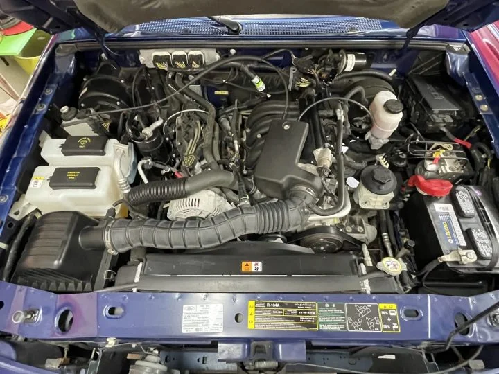 2008 Ford Ranger XLT With 17K Miles - Engine Bay 001