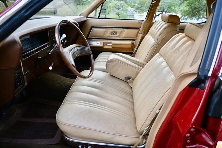 One-Owner 1975 Ford LTD Wagon - Interior 001