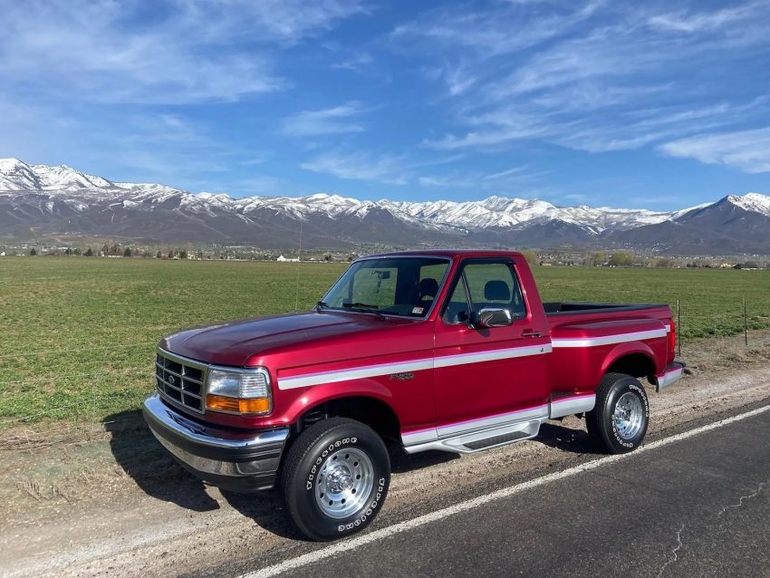 1993 Ford F-150 Flareside With 9K Miles - Exterior 001 - Front Three Quarters