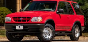 1995 Ford Explorer Sport With 23K Miles - Exterior 001 - Front Three Quarters