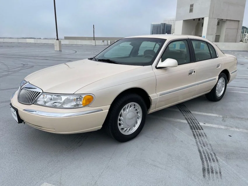 1998 Lincoln Continental With 36K Miles - Exterior 001 - Front Three Quarters
