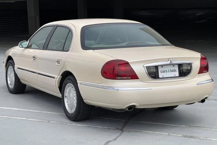 1998 Lincoln Continental With 36K Miles - Exterior 002 - Rear Three Quarters