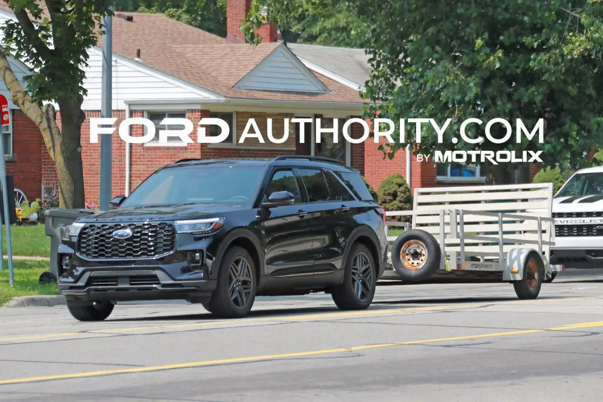 Refreshed Ford Explorer Spotted Towing Trailer