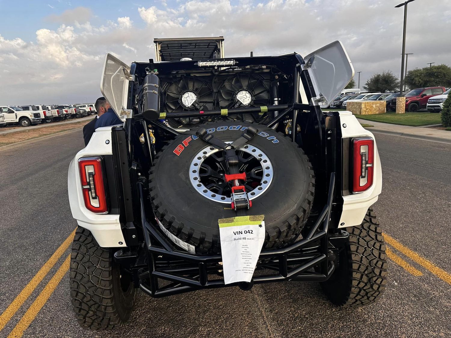 Ford Bronco DR Without Livery Sounds Pretty Great: Video