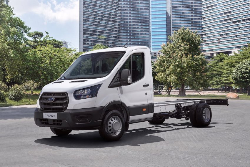 Ford Transit Chassis Cab Brazil - Exterior 001 - Front Three Quarters