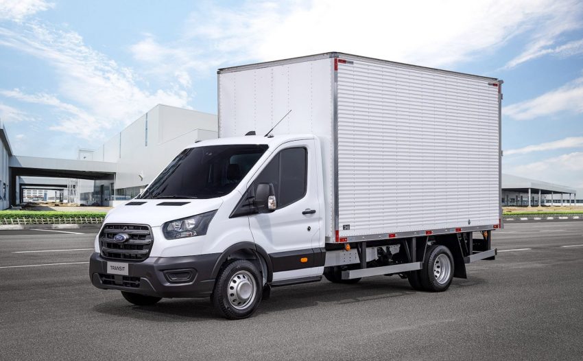 Ford Transit Chassis Cab Brazil - Exterior 002 - Front Three Quarters