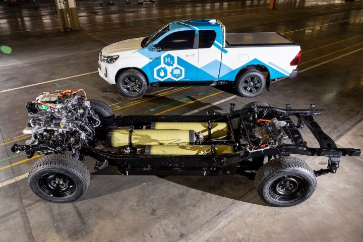 Toyota Hilux Hydrogen Fuel Cell Prototype - Exterior 003 - Side and Chassis Cutaway
