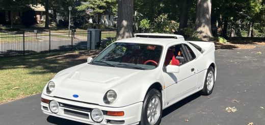 1986 Ford RS200 Evolution - Exterior 001 - Front Three Quarters