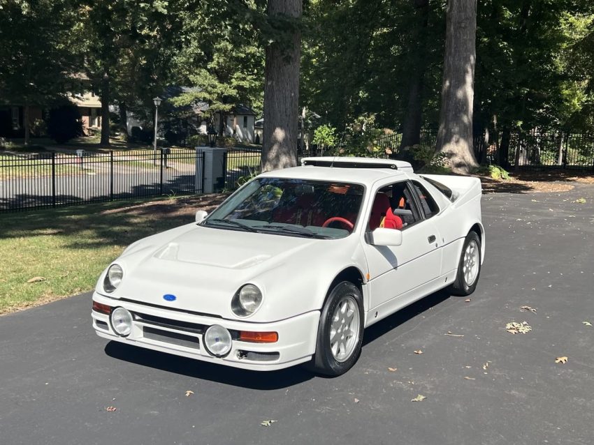 1986 Ford RS200 Evolution - Exterior 001 - Front Three Quarters