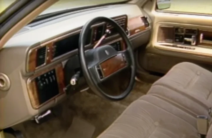 1988 Lincoln Continental MotorWeek Retro Review - Interior 001