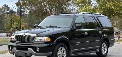 2001 Lincoln Navigator With 50K MIles - Exterior 001 - Front Three Quarters