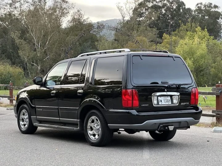 2001 Lincoln Navigator With 50K MIles - Exterior 002 - Rear Three Quarters