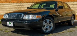 2011 Ford Crown Victoria With 33K Miles - Exterior 001 - Front Three Quarters