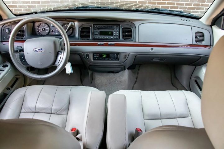 2011 Ford Crown Victoria With 33K Miles - Interior 001