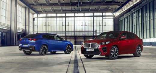2024 BMW X2 - Exterior 002 - Front and Rear Three Quarters
