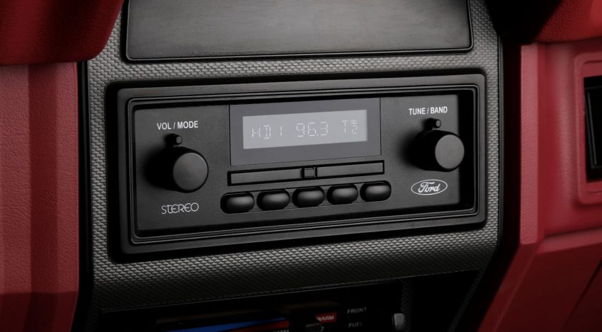 RetroSound Dallas Radio 1985-1986 Ford F-Series and Ford Bronco
