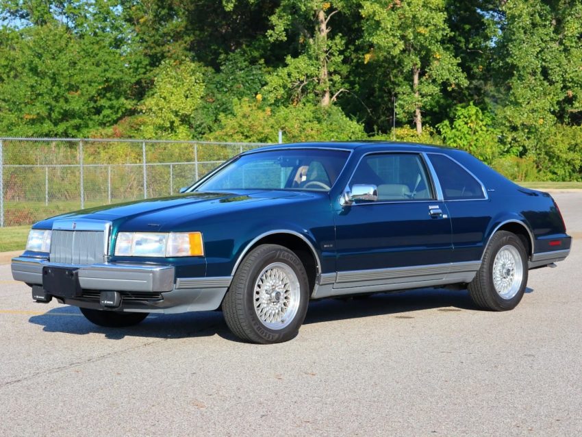1992 Lincoln Mark VII LSC With 29K Miles - Exterior 001 - Front Three Quarters