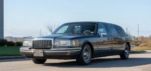 1992 Lincoln Town Car Limo With 20K Miles - Exterior 001 - Front Three Quarters