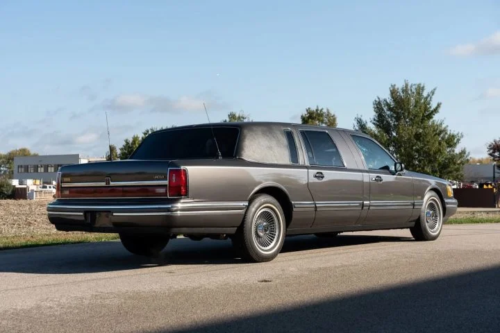 1992 Lincoln Town Car Limo With 20K Miles - Exterior 002 - Rear Three Quarters
