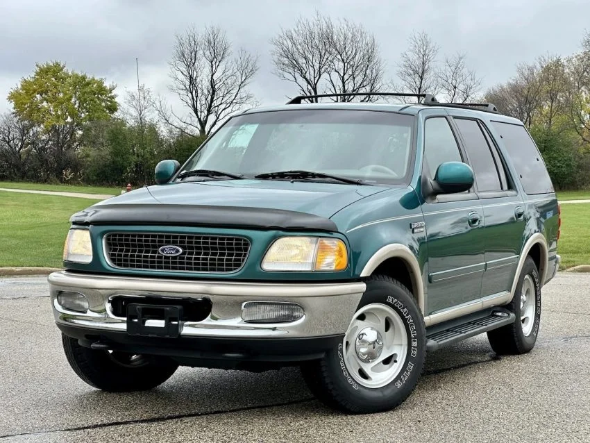 1998 Ford Expedition Eddue Bauer With 40K Miles - Exterior 001 - Front Three Quarters