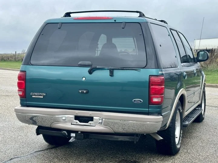 1998 Ford Expedition Eddue Bauer With 40K Miles - Exterior 002 - Rear Three Quarters