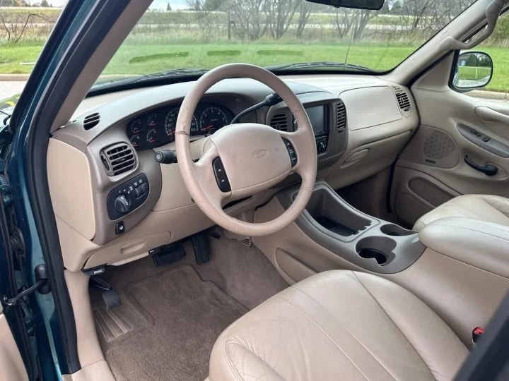 1998 Ford Expedition Eddue Bauer With 40K Miles - Interior 001