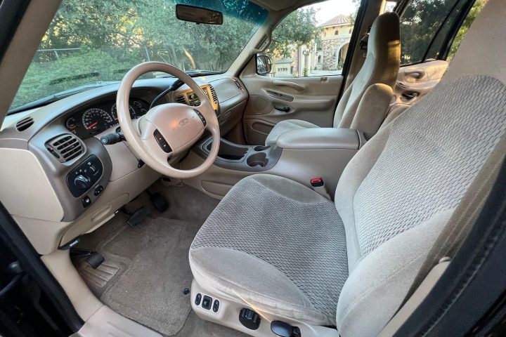 1999 Ford Expedition XLT With 53K Miles - Interior 001