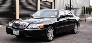 2008 Lincoln Town Car With 2K Miles - Exterior 001 - Front Three Quarters