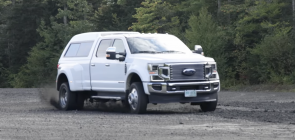2022 Ford F-450 Super Duty Rally Test - Exterior 001 - Front Three Quarters