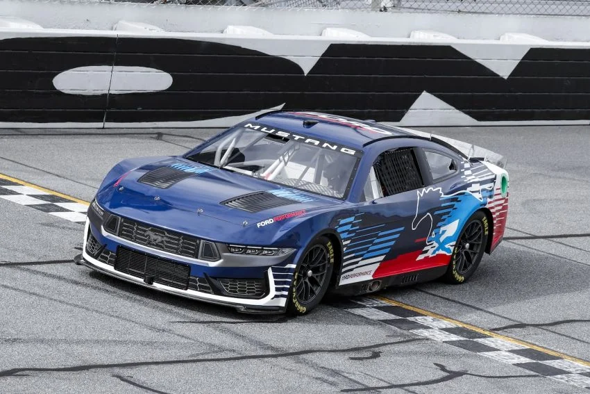 2024 NASCAR Cup Series Ford Mustang Dark Horse -Exterior 001 - Front Three Quarters
