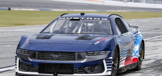 2024 NASCAR Cup Series Ford Mustang Dark Horse -Exterior 005 - Front Three Quarters
