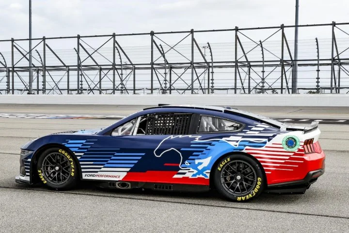 2024 NASCAR Cup Series Ford Mustang Dark Horse -Exterior 008 - Side