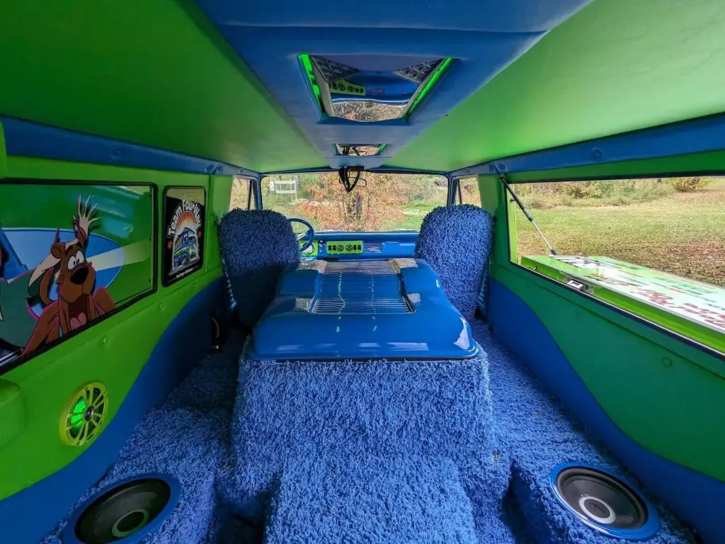 Ford Econoline With 'Mystery Machine' Mods Up For Auction