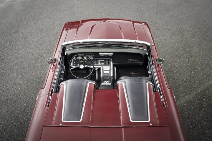 1966 Ford Thunderbird - Exterior 003 - Rear