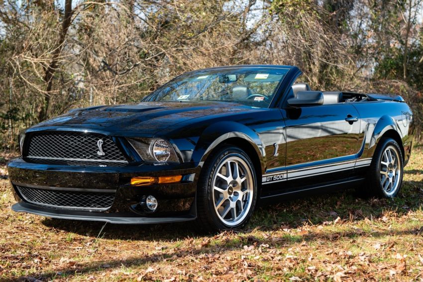 2007 Ford Mustang Shelby GT500 With 500 Miles - Exterior 001 - Front Three Quarters