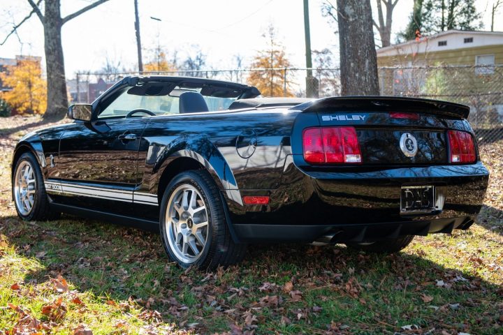2007 Ford Mustang Shelby GT500 With 500 Miles - Exterior 002 - Rear Three Quarters