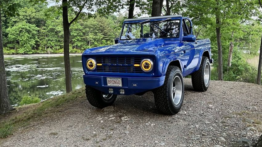 Extensively Customized 1977 Ford Bronco - Exterior 001 - Front Three Quarters