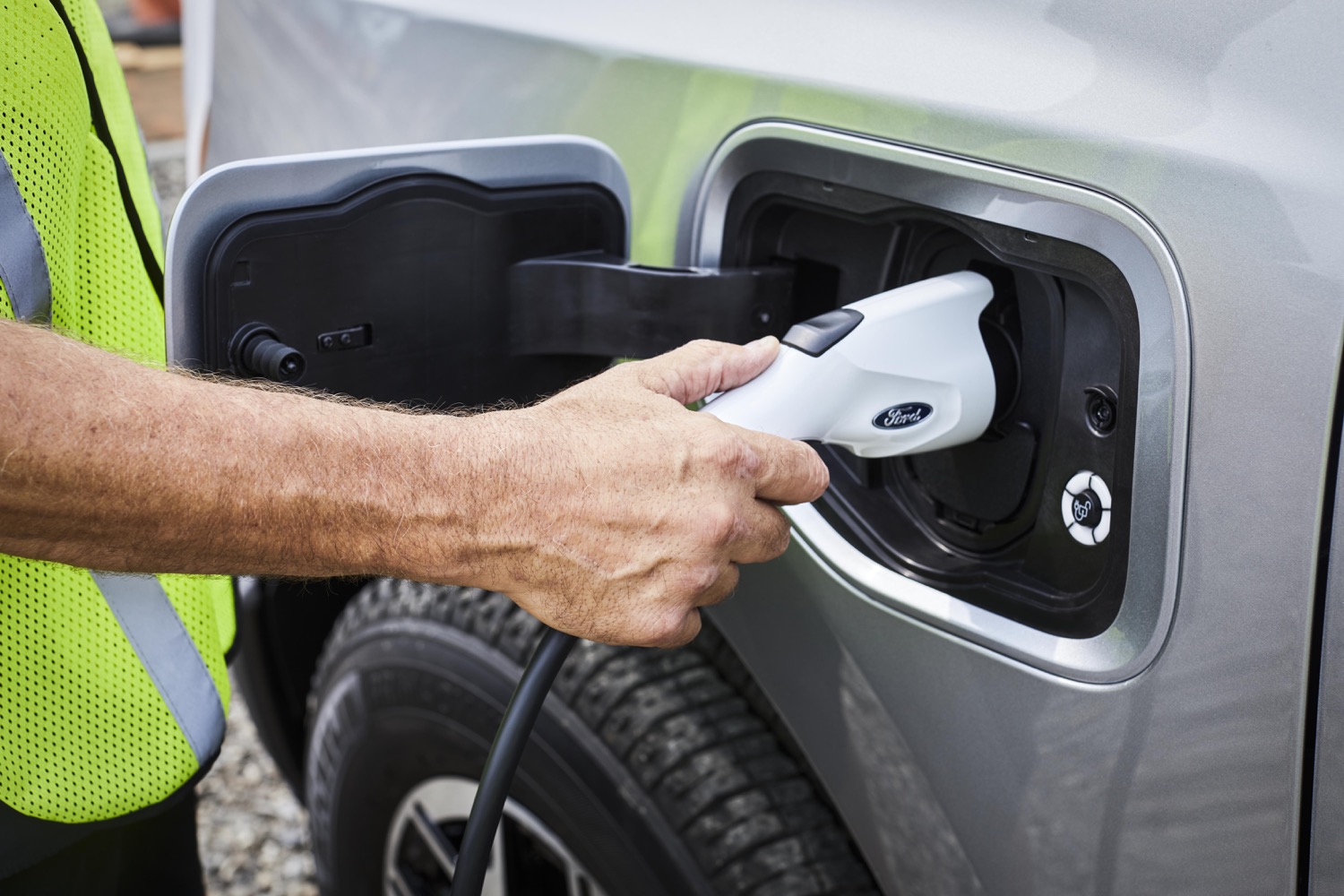 TESTED: 2022 BMW iX SUV Crushes EPA Range Estimate in the Real World