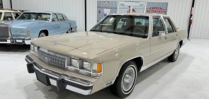 1991 Ford Crown Victoria With 10K Miles - Exterior 001 - Front Three Quarters