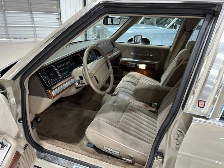 1991 Ford Crown Victoria With 10K Miles - Interior 001