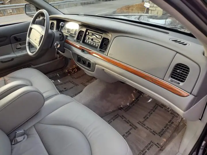 1995 Ford Crown Victoria With 13K Miles - Interior 001