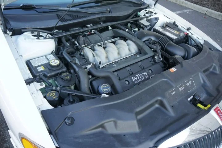 2002 Lincoln Continental With 16K MIles - Engine Bay 001