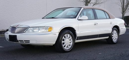 2002 Lincoln Continental With 16K MIles - Exterior 001 - Front Three Quarters