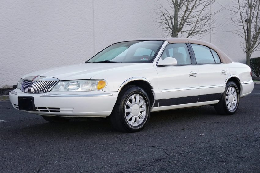 2002 Lincoln Continental With 16K MIles - Exterior 001 - Front Three Quarters